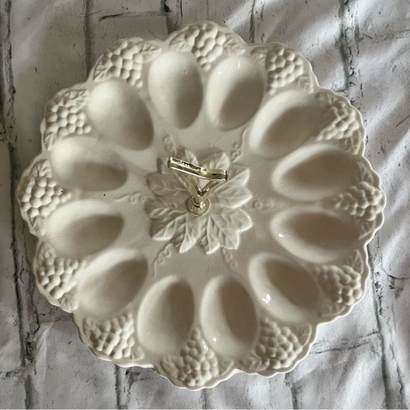 California Pottery Egg Plate Retro Handle Scalloped Edge Ornate Grape Pattern - Picture 10 of 15